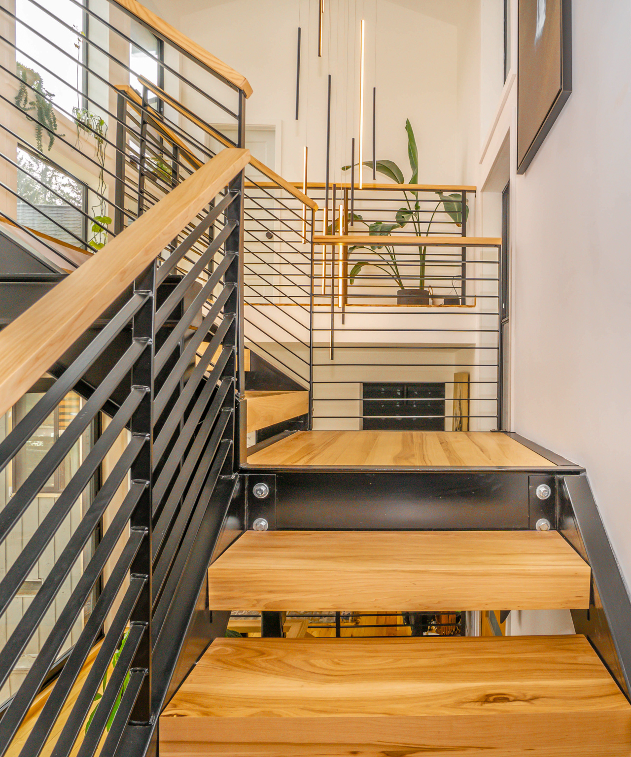 Rénovation Appartement - vue de l'escalier (Mixte Bois Métal)