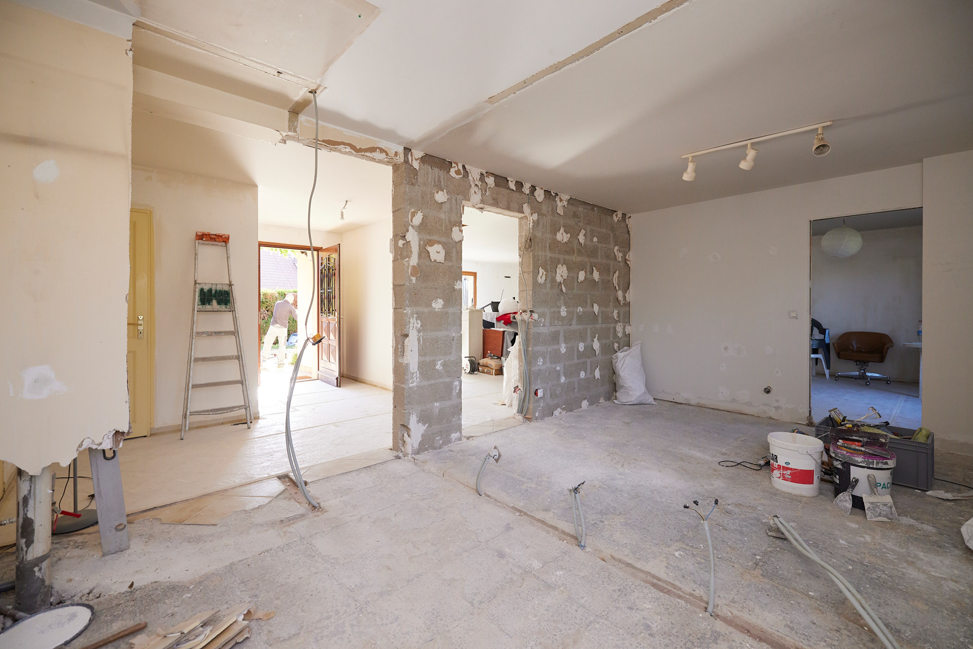 Ouvrir un mur porteur pour agrandir les espaces ? Oui mais…
