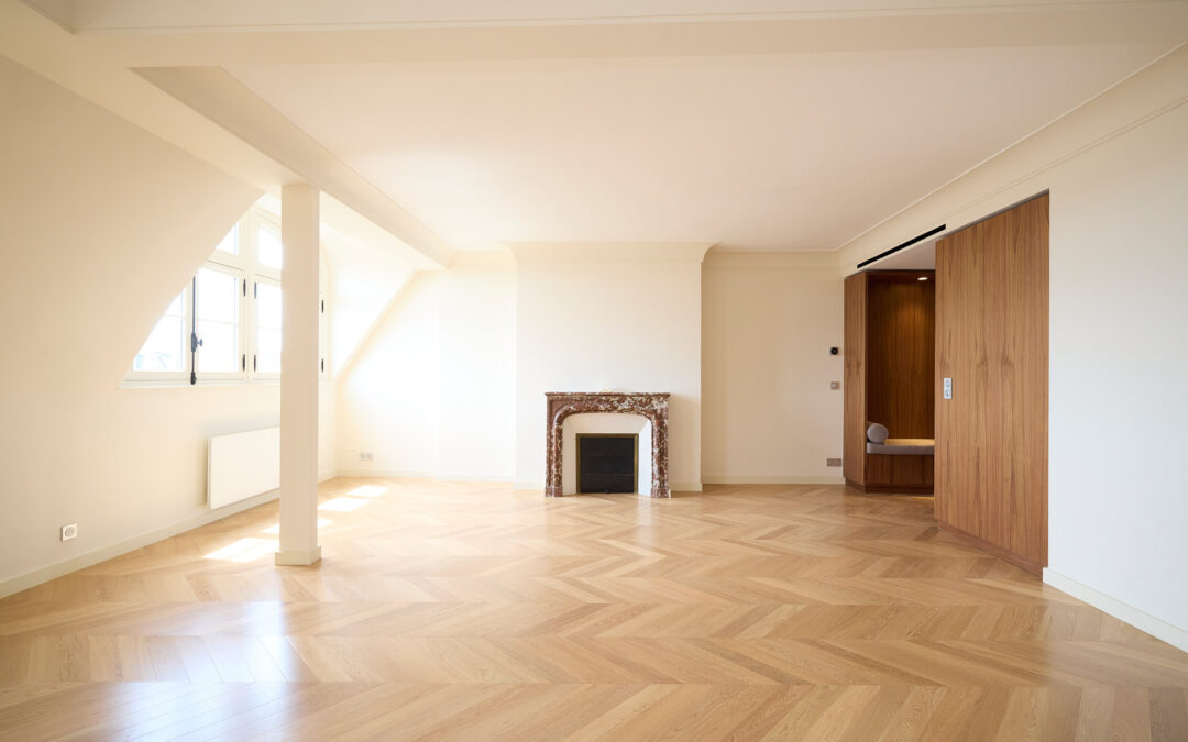 Avant/Après : rénovation complète d’un appartement de 280 m2 sur deux niveaux avenue Montaigne à Paris ( 8ème )