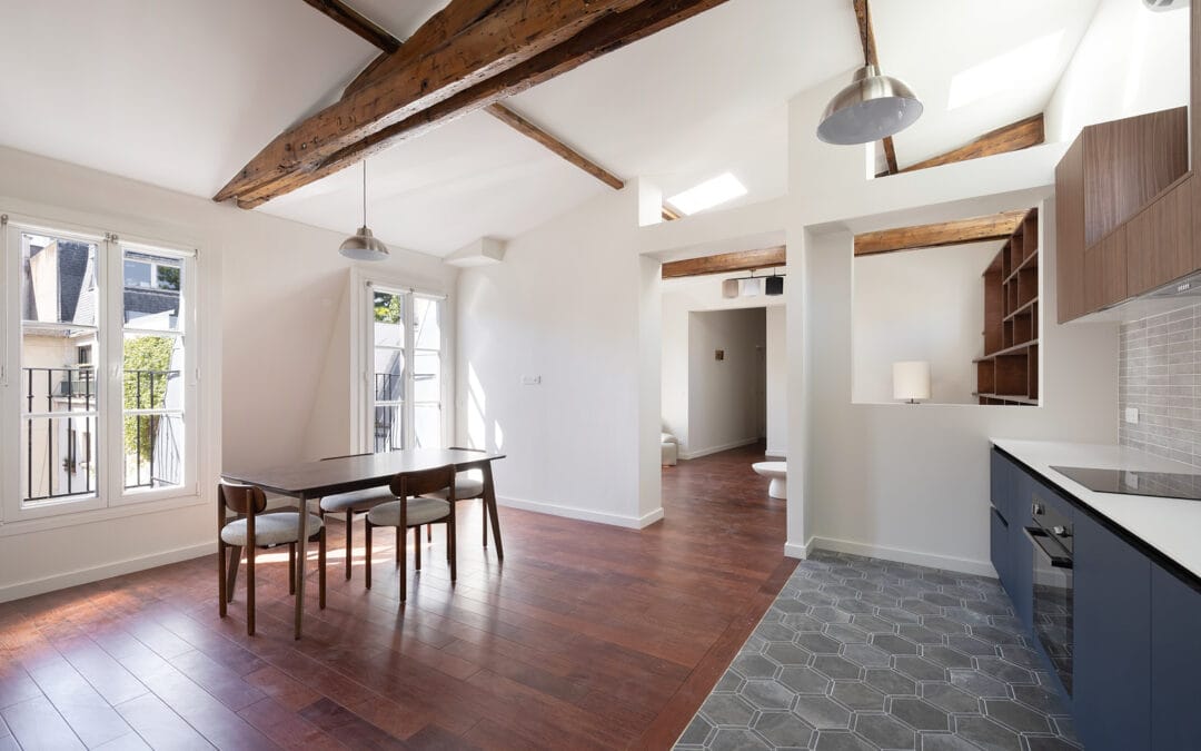 Transformation de chambres de bonne en appartements familiaux – Paris