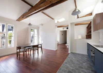 Transformation de chambres de bonne en appartements familiaux – Paris